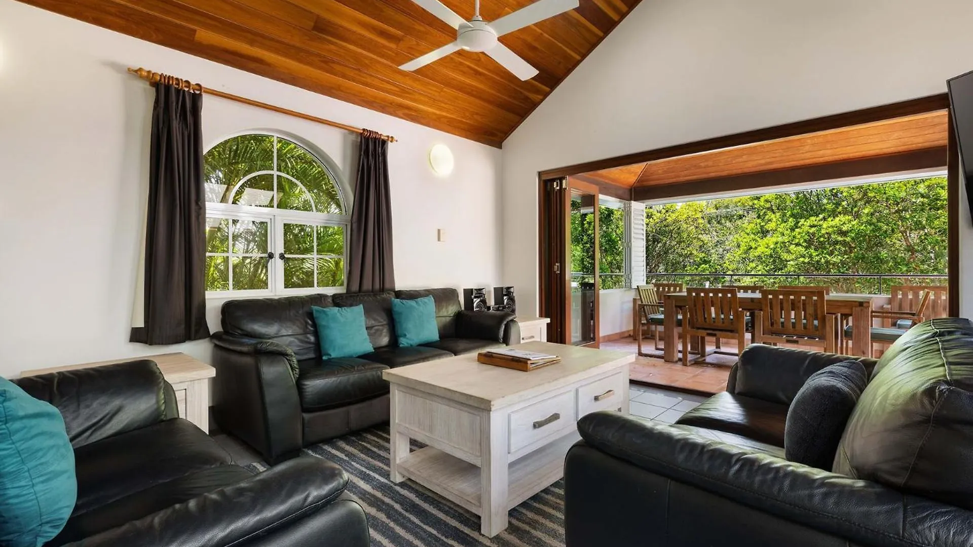 A Perfect Stay - Clarkes Beach Villa Byron Bay